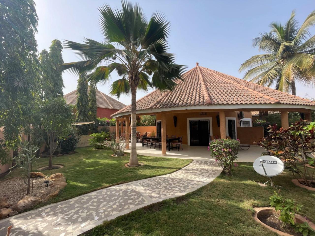 Agence Adjana Resort - Residence Du Port 3 Sali Tapé Exteriör bild